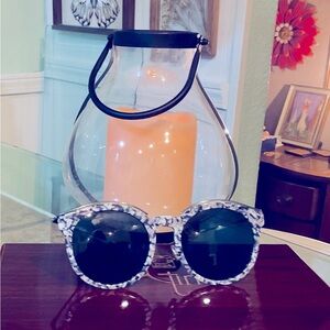 STUNNING DIOR PURPLE & WHITE SUNGLASSES